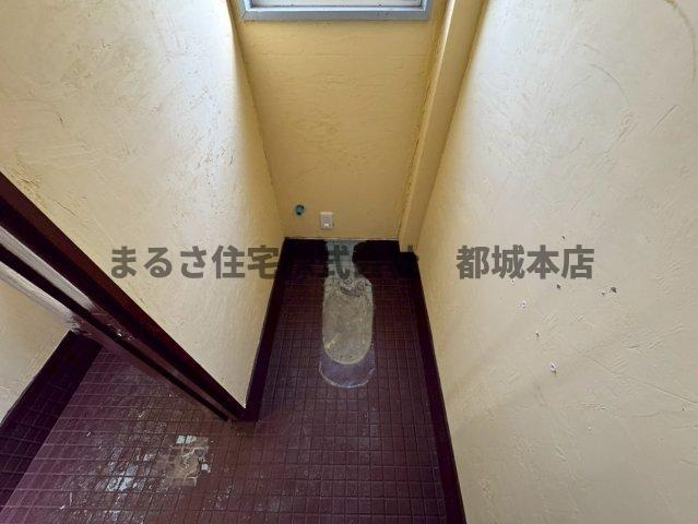 都城市大岩田町の店舗のトイレ