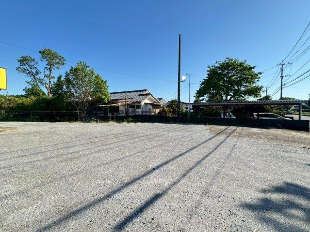 都城市大岩田町の店舗の駐車場