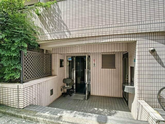 グランレーブ巣鴨のエントランス