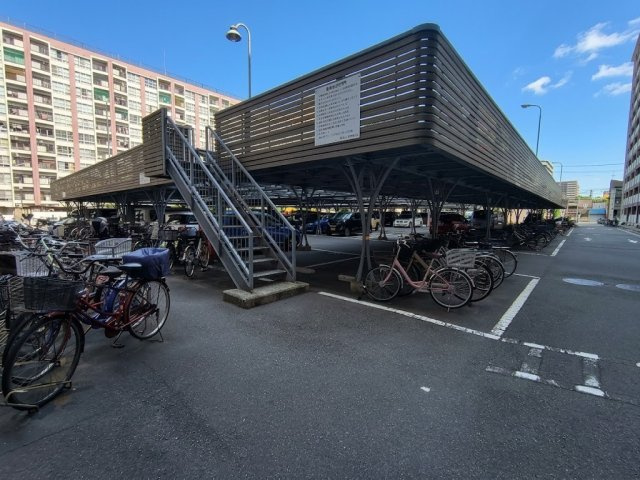 旭コーポB棟の駐車場