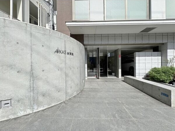 ARKAS良覚院のエントランス