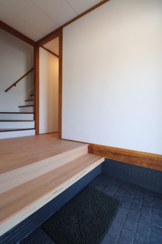 三潴町アサヒ戸建の玄関