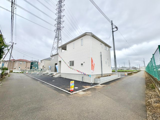 《仲介手数料半額》川越市新宿町第8　全5棟　2号棟の外観|「川越」駅が最寄りの全5棟の新築分譲地。防犯カメラを標準搭載し、安全面にも配慮されています。ご家族で安心して暮らせる住まいをお探しの方におすすめです！