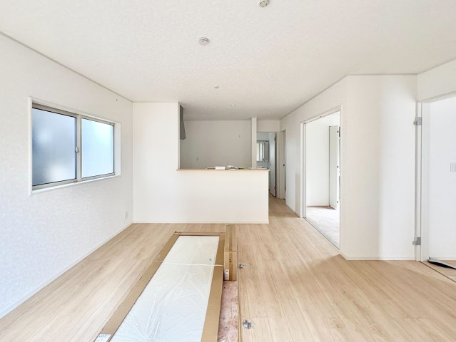 《仲介手数料半額》川越市新宿町第8　全5棟　2号棟の居間・リビング|LDK16.7帖
