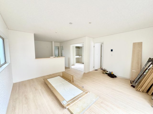 《仲介手数料半額》川越市新宿町第8　全5棟　2号棟の居間・リビング|LDK16.7帖