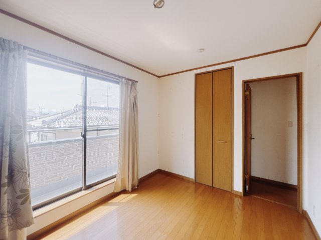 【中古戸建】深谷市上野台の洋室|■洋室｜ナチュラルカラーの床です。模様替えなどとても楽しく工夫できます♪陽当たり、風通しもとても良いので毎日快適な生活スタートです！