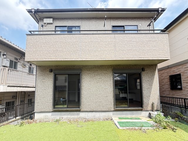 【中古戸建】深谷市上野台の外観|■外観｜周囲の景観に調和しつつもしっかりとした存在感を感じられる外観で、長く愛される住まいを演出します♪