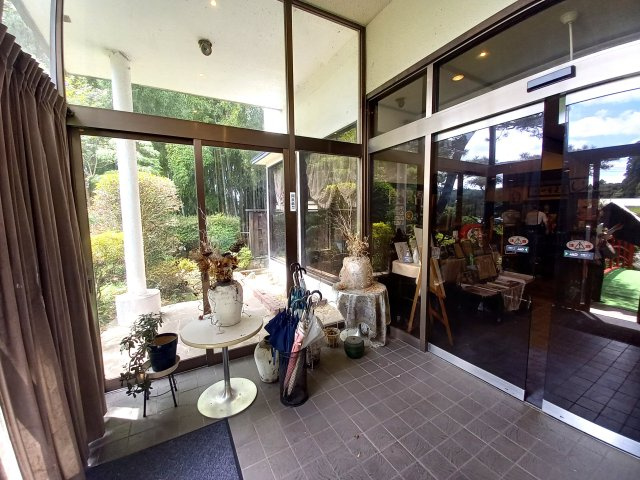 那須町店舗　宴会場付き飲食店のエントランス|風除室