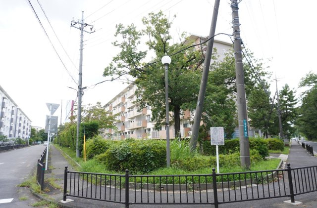 新栄町団地3街区16号棟の外観
