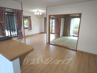 倉掛３丁目戸建の居間・リビング