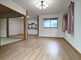 倉掛３丁目戸建の居間・リビング