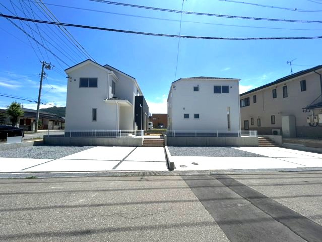 新築戸建　須坂市小河原　全2棟の前面道路含む現地写真|1号棟　2号棟の並びです♪