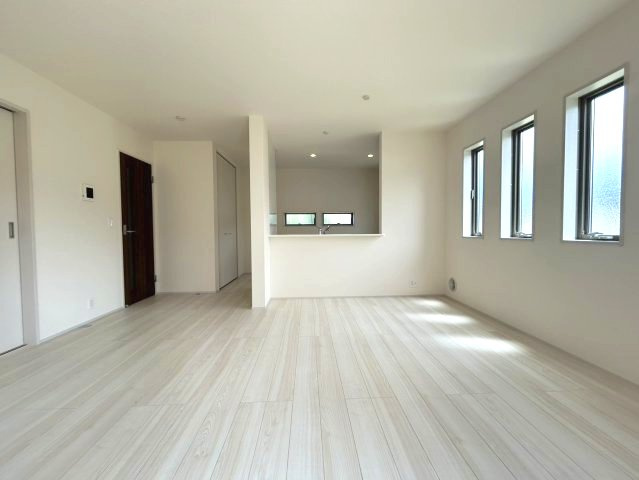 新築戸建　須坂市小河原　全2棟の居間・リビング