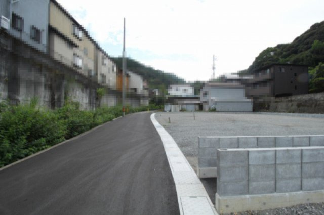 針木南　建築条件なし　売土地　A号地　（全5区画）の前面道路含む現地写真|【一方】南側　幅　4.5ｍ　接道　8.2ｍ　公道