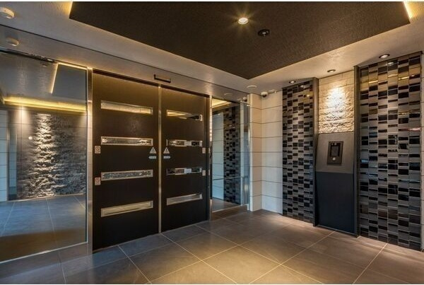 S-RESIDENCE六番町のロビー