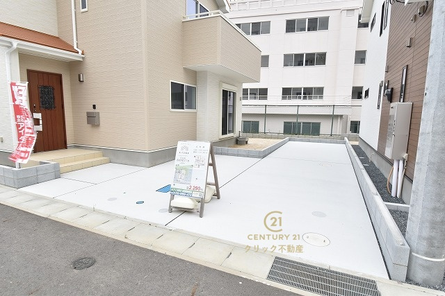 いろどりアイタウン　日立市西成沢町2丁目　23-P1　6の駐車場|３台駐車可能なカースペースを確保。毎日のお車の出し入れがストレスなく行えます！
内覧可能です。ご予約はHPから、またお電話でも、お気軽にどうぞ。