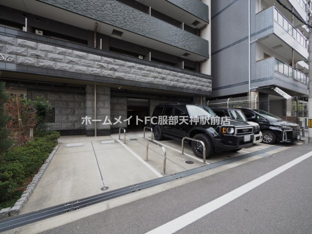 プレサンス高津公園ディオの駐車場