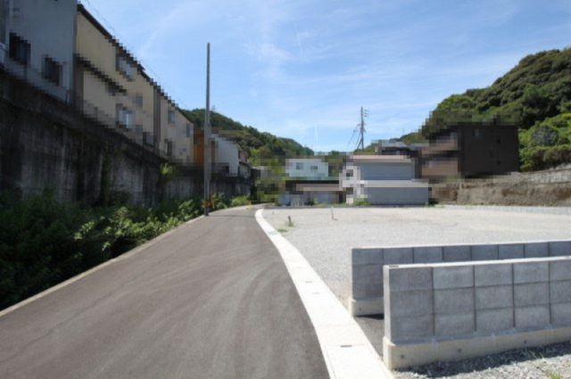 針木南　建築条件なし　売土地　C号地　（全5区画）の前面道路含む現地写真|【一方】南側　幅　4.5ｍ　接道　8.7ｍ　公道