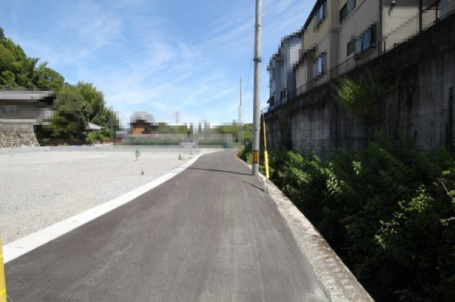 針木南　建築条件なし　売土地　C号地　（全5区画）の前面道路含む現地写真|【一方】南側　幅　4.5ｍ　接道　8.7ｍ　公道