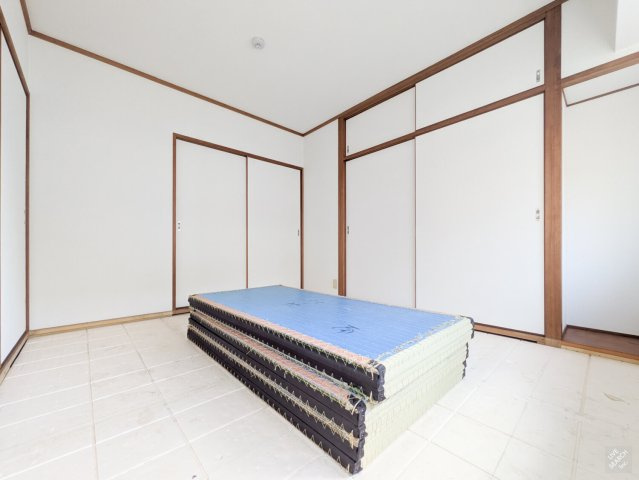 新愛ビルの和室