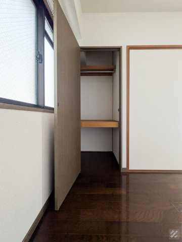 新愛ビルの収納|洋室　収納