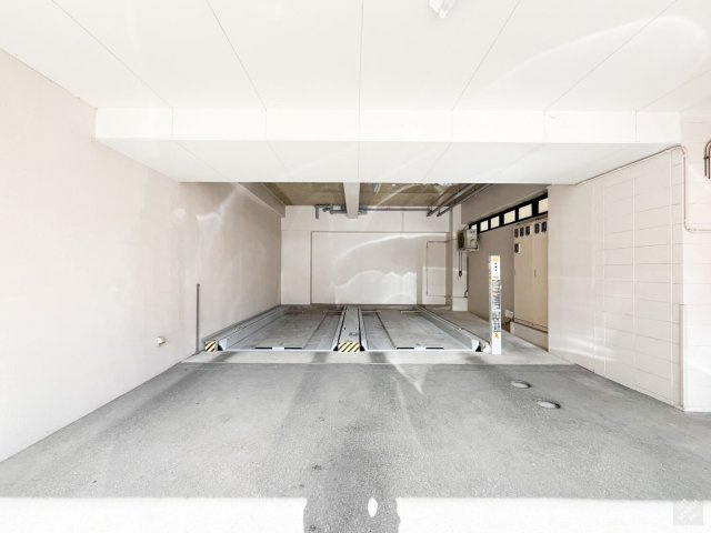 新愛ビルの駐車場|機械式駐車場
制限：車長　４９００㎜　車幅　１７５０㎜　ミラー幅　１９５０㎜　車高　１５５０㎜　重量　１７００㎏　 