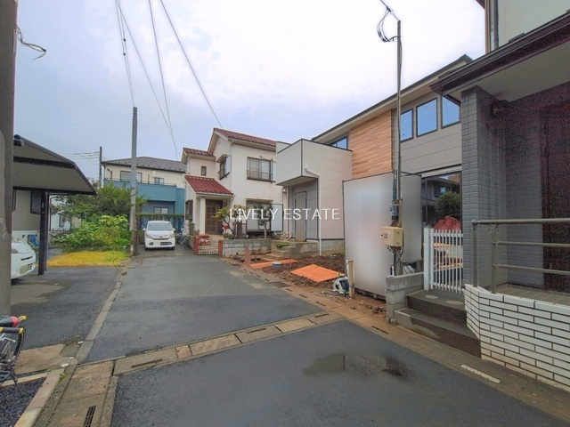 草加市西町 新築分譲住宅の前面道路含む現地写真