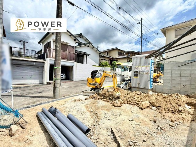 クレイドルガーデン　岡崎市滝町第4の前面道路含む現地写真|十分な幅が確保されており、車の出し入れもスムーズ。お子様の送り迎えなど、日常の動作も快適に行えます。									
									
