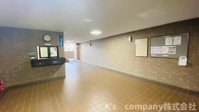 茅ヶ崎市今宿　ファミール茅ヶ崎のロビー|エントランスを入るとロビーが広がっています◇