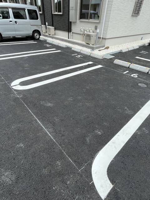 サニーコートＤ棟の駐車場