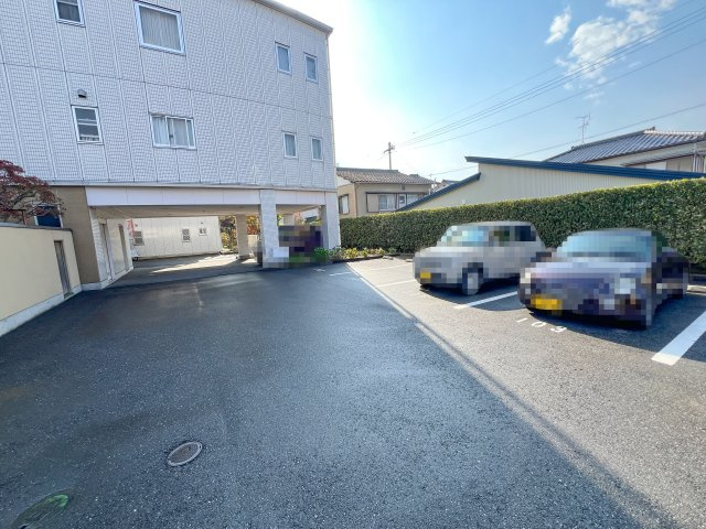 ミラドールの駐車場