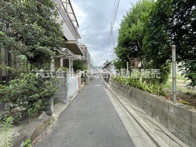 日下町5丁目中古戸建の前面道路含む現地写真|前面道路含む現地写真です