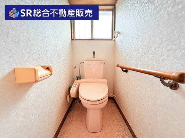 日下町5丁目中古戸建のトイレ|温水洗浄便座もございます♪