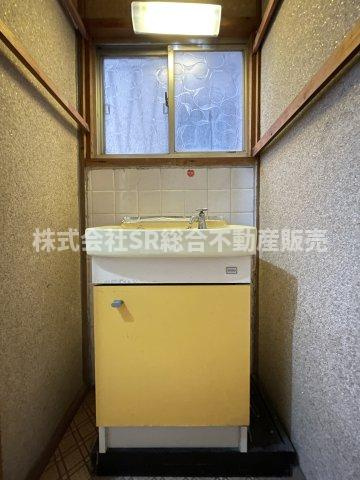 日下町5丁目中古戸建の独立洗面台|独立洗面台で朝の身支度に便利です！