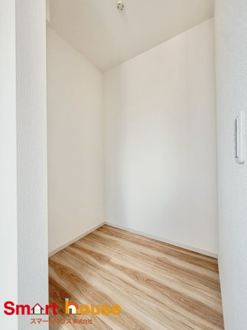 相模原市緑区相原　新築2棟のその他|ウォークインクローゼットのある住まいで収納上手な生活を実現！衣類だけでなく、箱物や思い出の品もたっぷり収納できますので、整理整頓もスムーズに。居室空間をより広々と使えます！