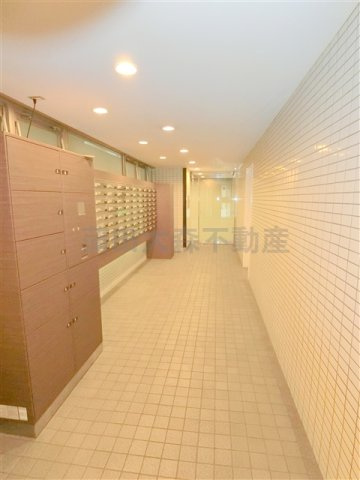 ブルーノコート蒲田のエントランス|防犯カメラTVモニター付オートロック宅配BOXメールBOX