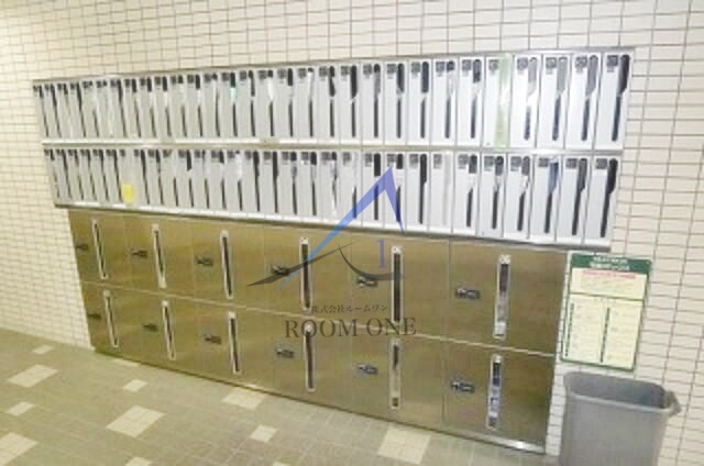 ステージファースト神田のその他共用部分|集合ポストと宅配ボックスです。