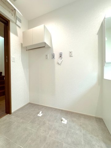 戸建 さいたま市見沼区東大宮１丁目のランドリースペース|お洗濯の作業が効率よく行える専用スペースです。家事の負担を減らし、日々の生活をサポートしてくれる頼もしい空間です。