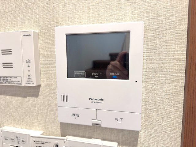 戸建 さいたま市見沼区東大宮１丁目のセキュリティ|来客時にお顔を確認できるモニター付きインターホンです。防犯面でも心強く、お子様のお留守番時なども安心感がありますね。