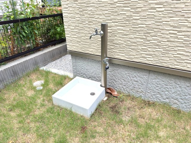 戸建 さいたま市見沼区東大宮１丁目の設備|お庭には便利な水栓がついております。お花への水やりや、お子様とお庭で遊んだ後の手洗い、洗車などにも大変重宝します。