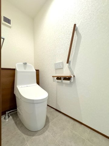 戸建 さいたま市見沼区東大宮１丁目のトイレ|2階にもトイレがあり、朝の忙しい時間帯や、夜中のご利用にも大変便利です。清潔に保ちやすい工夫がされております。