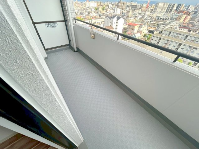 生島リバーサイドマンションD棟のバルコニー