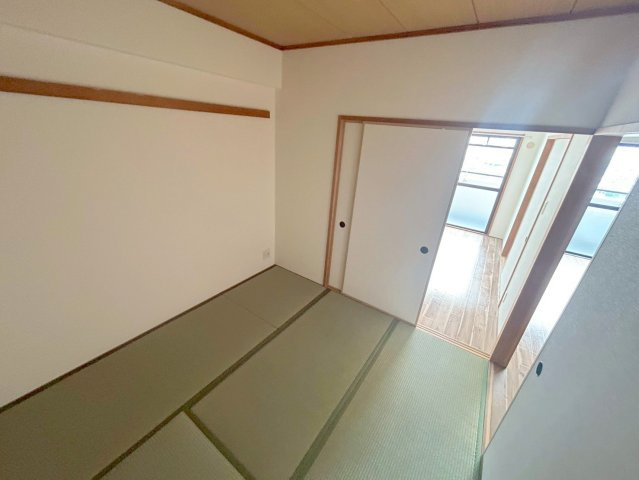 生島リバーサイドマンションD棟の居間・リビング