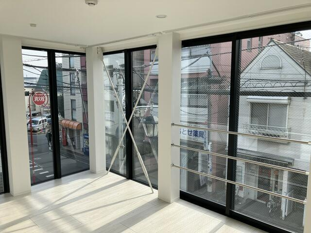 マガザン三軒茶屋のエントランス