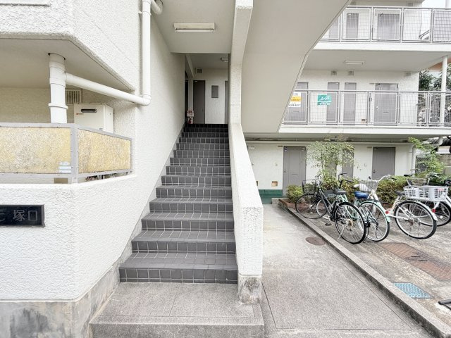 サンコスモ塚口のエントランス