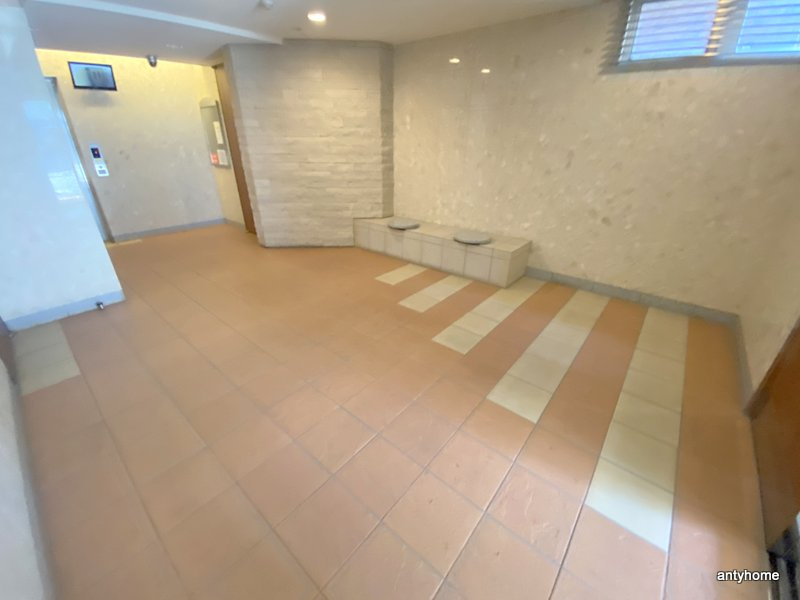 ジュネーゼグラン上本町　仲介手数料無料のロビー