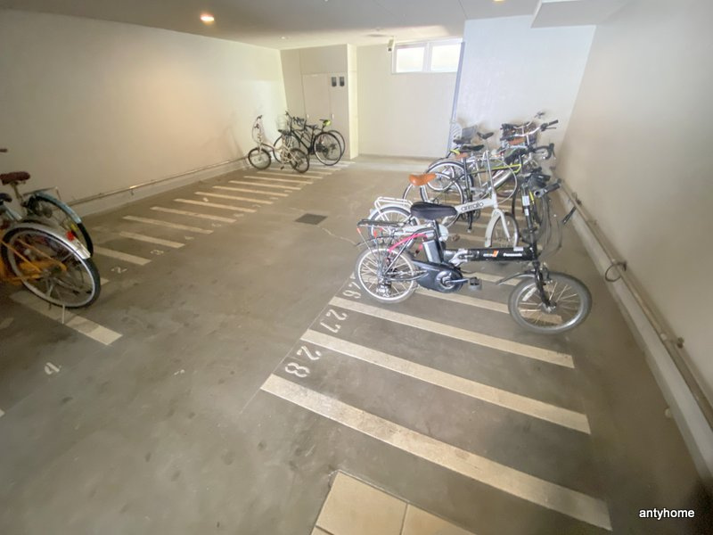 ジュネーゼグラン上本町　仲介手数料無料の駐車場