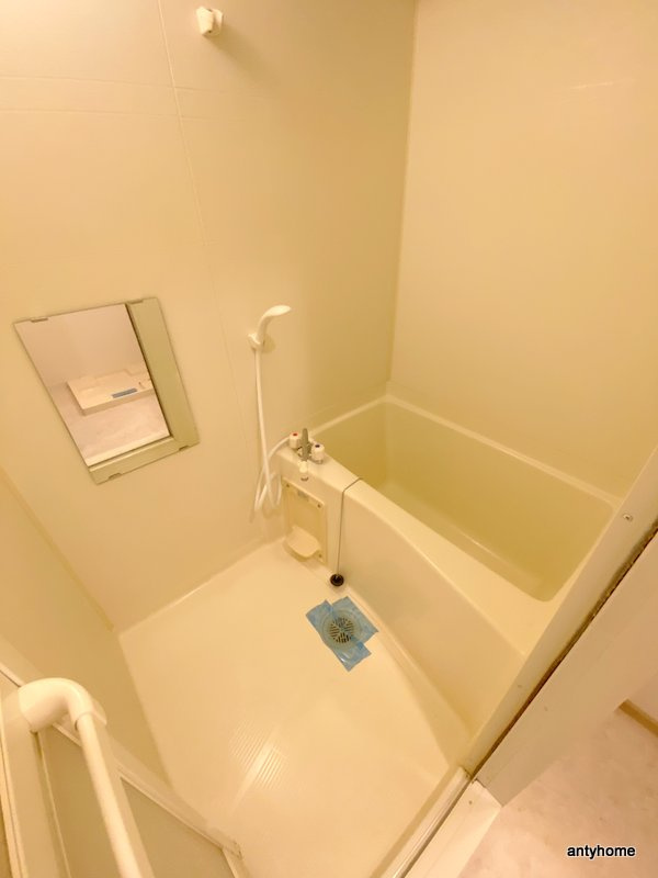 ジュネーゼグラン上本町　仲介手数料無料の浴室