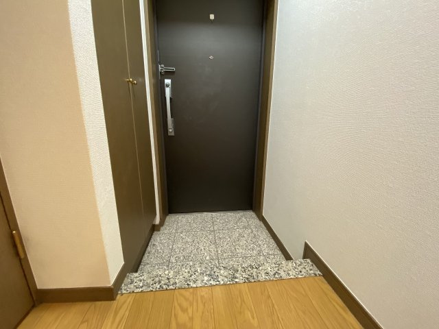 シーアイマンション根津弥生坂の玄関