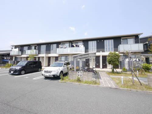 上益城郡益城町大字惣領のアパートの駐車場